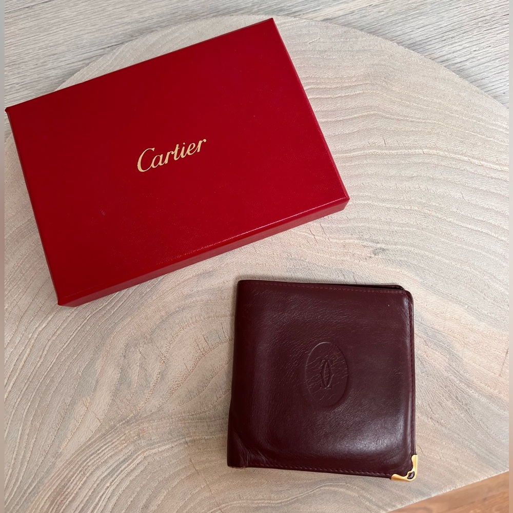 Cartier Wallet Multiple Credit Card Slots Bi-Fold Leather